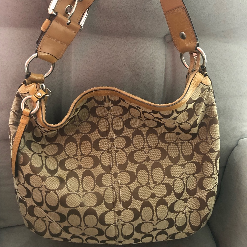 Coach classic shoulder purse